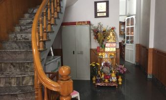 Nha Nghi Tuyet Trinh Guesthouse