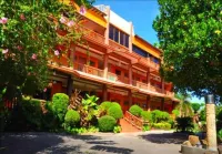 Zemkamps Chalet Các khách sạn ở Guimaras