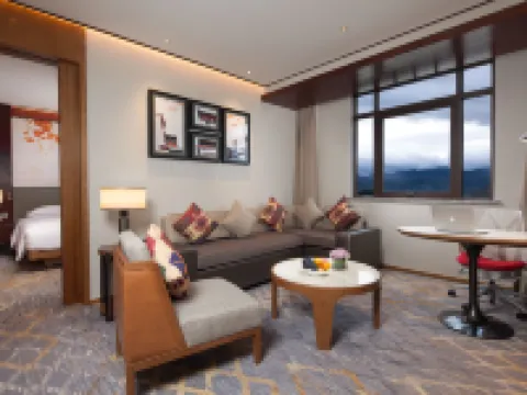 香格里拉實力希爾頓花園飯店 噶丹松贊林寺附近的飯店