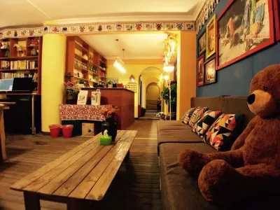 Seven Meet Youth Hostel Hotels in 