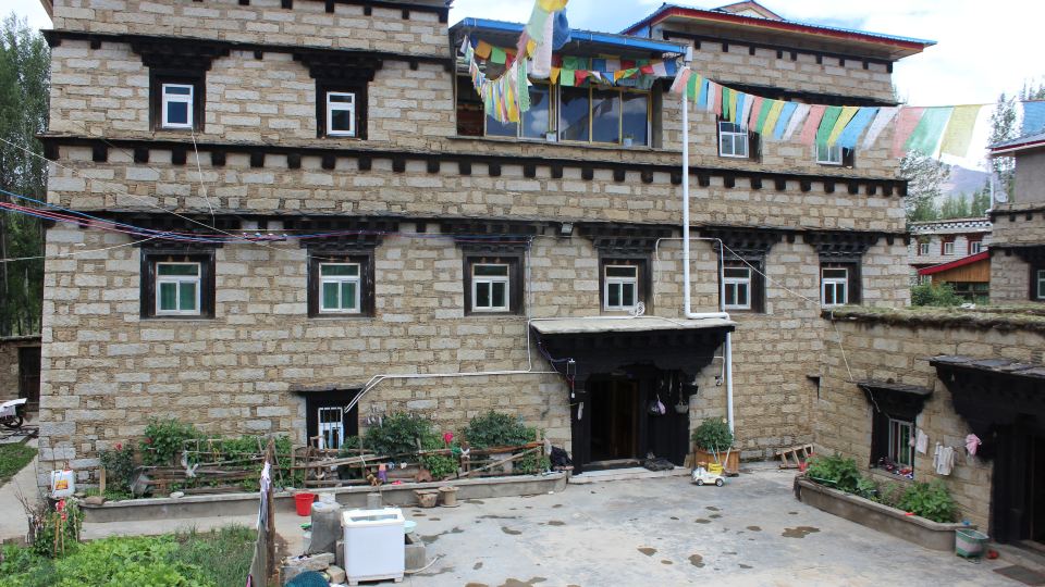 Xueyu Shenfeng Tibetan Hostel