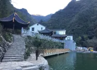 Qingliang Leisure Hotel Отели в г. Гора Даминшань. ущелье Shimenxia