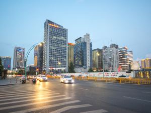 Langtai Service Apartment (Longhu Binjiang Tianjie Branch)