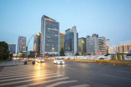 Langtai Service Apartment (Longhu Binjiang Tianjie Branch)