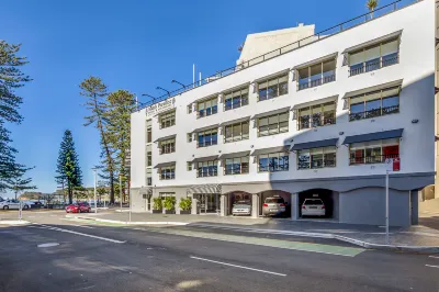 Manly Paradise Motel & Apartments Hotels in Brookvale