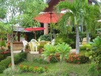 Saku Boutique Homestay Hotels in Saraphi