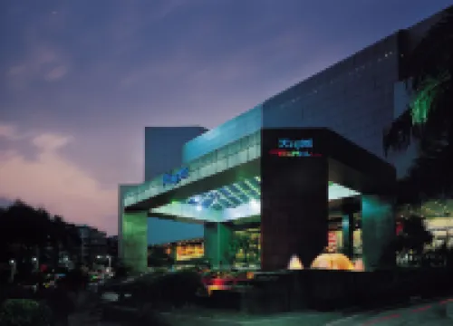 7 Days Premium (Guangzhou Tianhe Shipaiqiao Metro Station) Hotels near Taikoo Hui Guangzhou