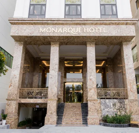 Khách sạn Monarque