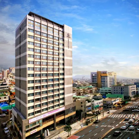 Hotel Shalom Jeju Отели рядом с достопримечательностью «Храм Самсонхёль»