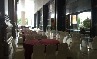 Big tree holiday hotel(Sanya Beauty Crown store)