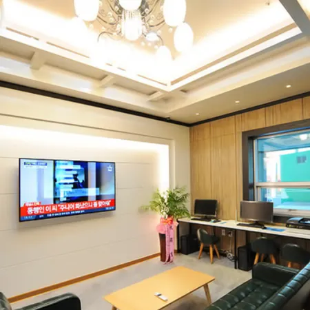 Mj Hotel