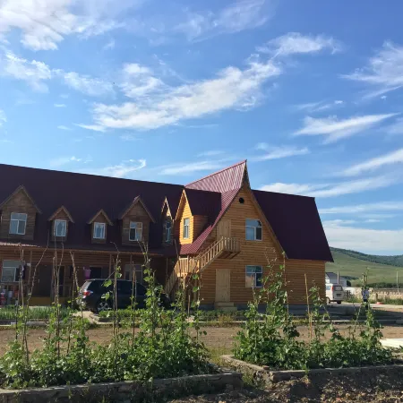 Ergunaen and Alexander Travel Home B&B