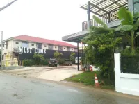 머스트 컴 부티크 호텔