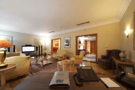 Parsian Esteghlal International Hotel