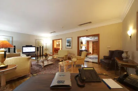 Parsian Esteghlal International Hotel