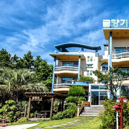 Gyulhyanggi Pension Отели рядом с достопримечательностью «Тематический парк Chocolate Land»