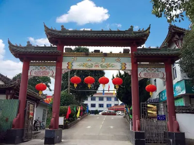 Zishan Hotel Отели в г. Цзиндэ