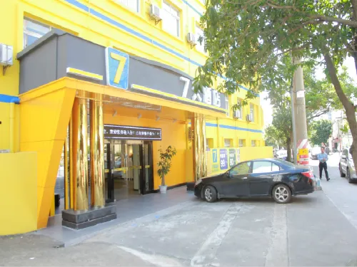 7Days Inn Hotel (Qinzhou Niannianfeng Plaza Xiangyang Street) - parking