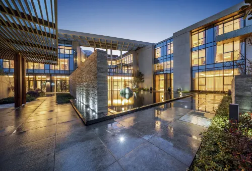 Meet Mountain · Mountain Joy Huiyue Hotel (Xuzhou East Station) - Mountain view