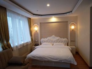 Ningcheng Qinghuayuan Business Hotel