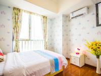 考拉亲子主题公寓(广州万达汉溪长隆地铁站店) - 可爱粉色猫滑梯四床套房