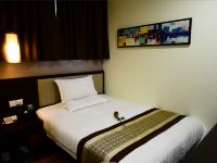 上海逸家商务酒店 - 标准大床房