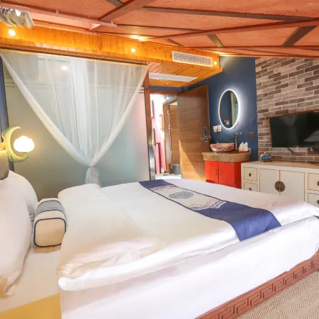 Yijia Denghuo Lakeside Boutique Hotel
