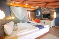 Yijia Denghuo Lakeside Boutique Hotel