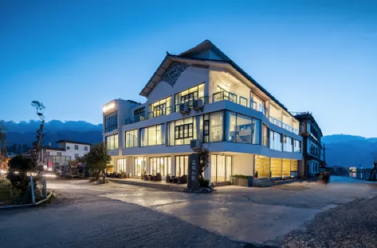 Luyinquan·Dali Yunshui Xiaozhu Seaview Resort Hotel