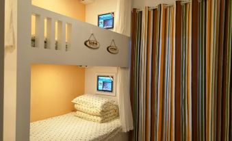 Dunhuang Mountian Spring Hostel