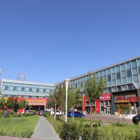 Junyue Baihe Theme Hotel