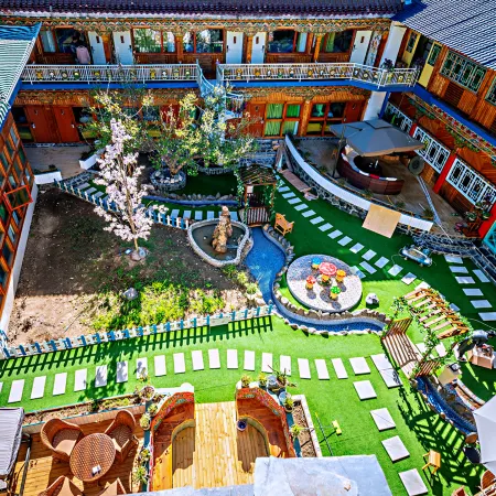 Dear Zhaizhai Hot Spring Hostel
