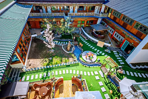 Dear Zhaizhai Hot Spring Hostel