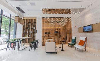 City Comfort Inn Hotel (Luchuan Wenquan Plaza Railway Station)