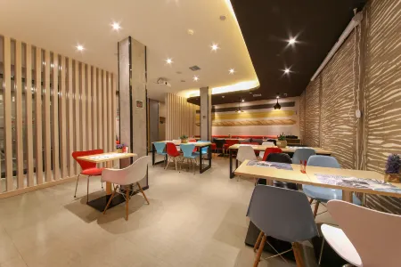 Future Life Hotel (Weinan Xinda Square Branch) Отели рядом со станцией Weinan Railway Station