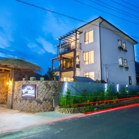 Stream Banks Private Hostel
