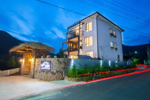 Stream Banks Private Hostel - مسبح خاص
