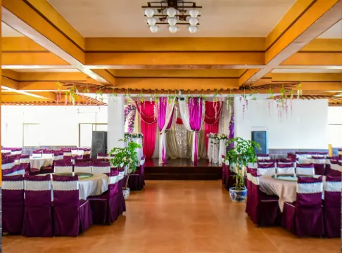 Yunti Hotel Makanan Photos