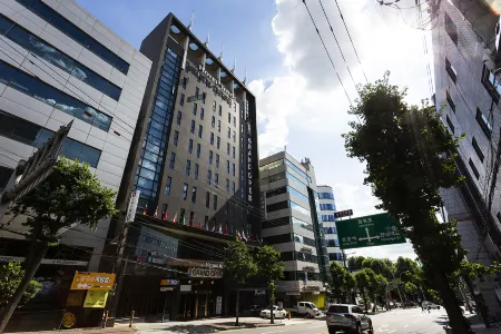 Hotel Tirol Gangnam Отели рядом с достопримечательностью «Hello Museum»