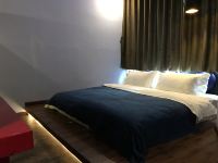 自贡暖空主题概念酒店 - 精致大床房
