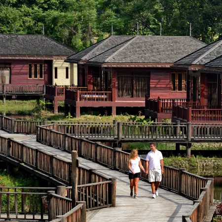 Aureum Palace Hotel and Resort Inle Отели рядом с достопримечательностью «Монастырь Шве-Ян-Пяй»