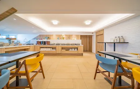 HanTing Premium Hotel (Shanghai Songjiang Station) Отели рядом с достопримечательностью «Xilinchan Temple»