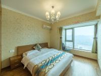重庆爱屋酒店公寓 - 网红江景欧式二卧室二厅三床套房