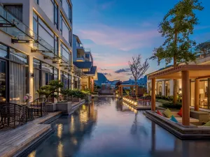 Ji Yun Resort (Yangshuo Ten-mile Gallery Yulong River)