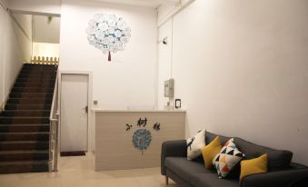 Small Forest Apartment (Guilin College Store)