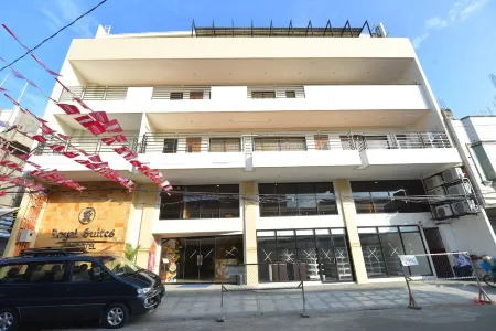 Royal Suites Condotel Отели рядом с достопримечательностью «Sampaguita Gardens»