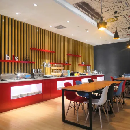 Ibis Hotel (Tianjin Railway Station North Square)