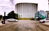 雅安智選假日酒店（雅州廊橋店） - 停車場