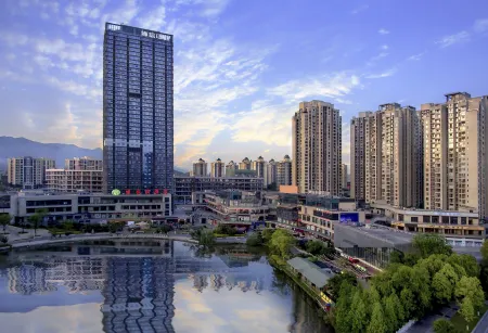 Vienna Hotel (Chongqing Yongchuan High-speed Railway Station Xinglonghu) Отели рядом с достопримечательностью «College of Science and Technology， Chongqing University»