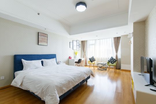 星期八酒店式公寓(济南高新区万达广场店)